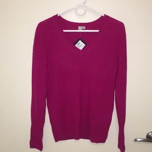 V neck cashmere fuchsia sweater. NEW WITH TAGS